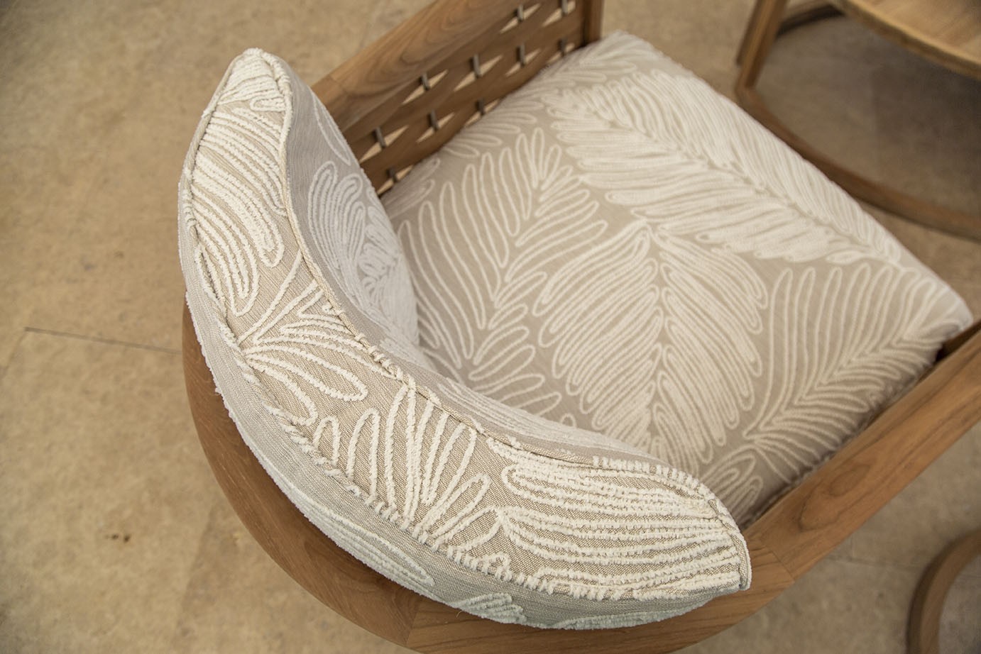 1343-01 Ballad - Cremello Installation Image