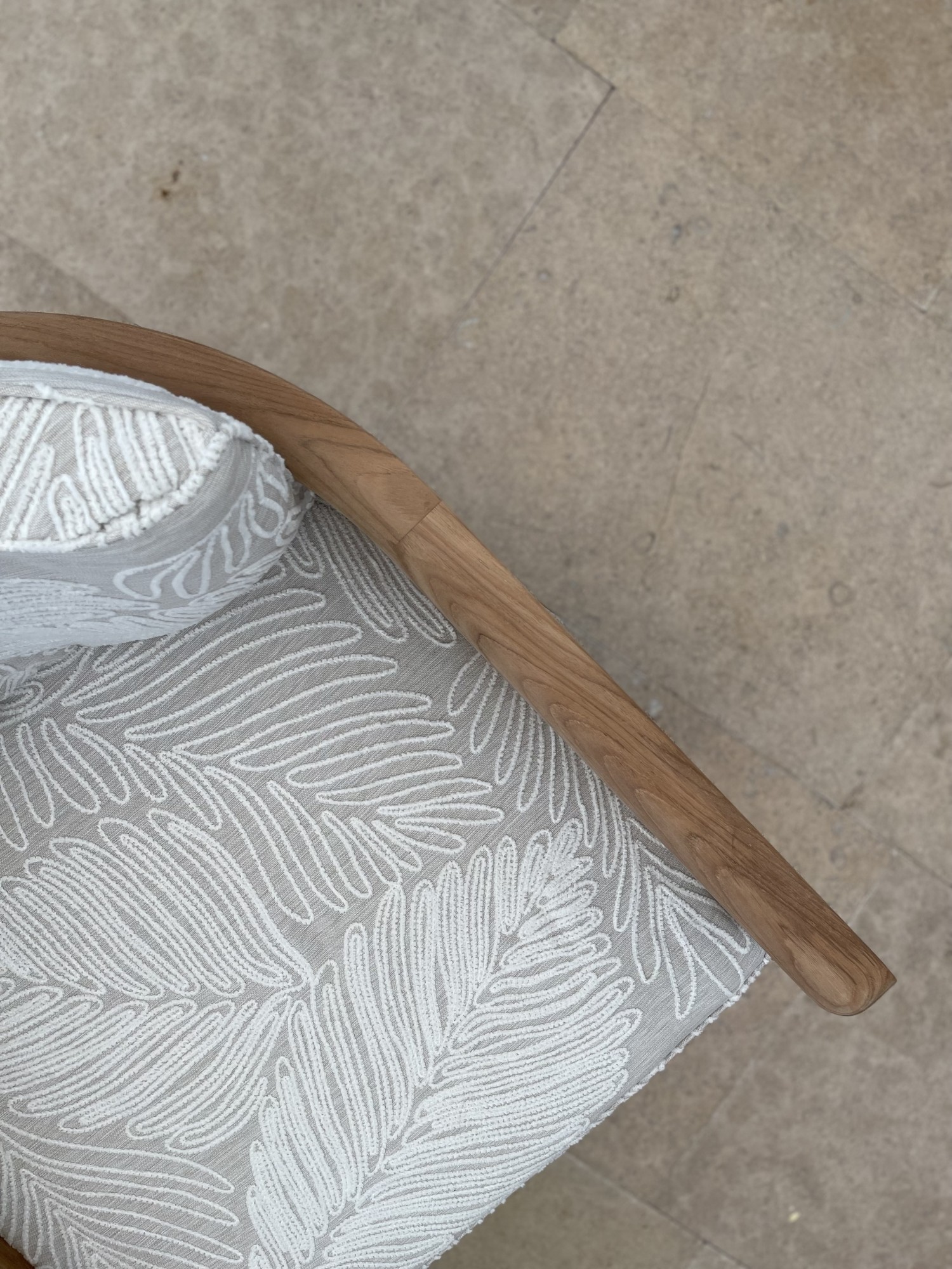 1343-01 Ballad - Cremello Installation Image