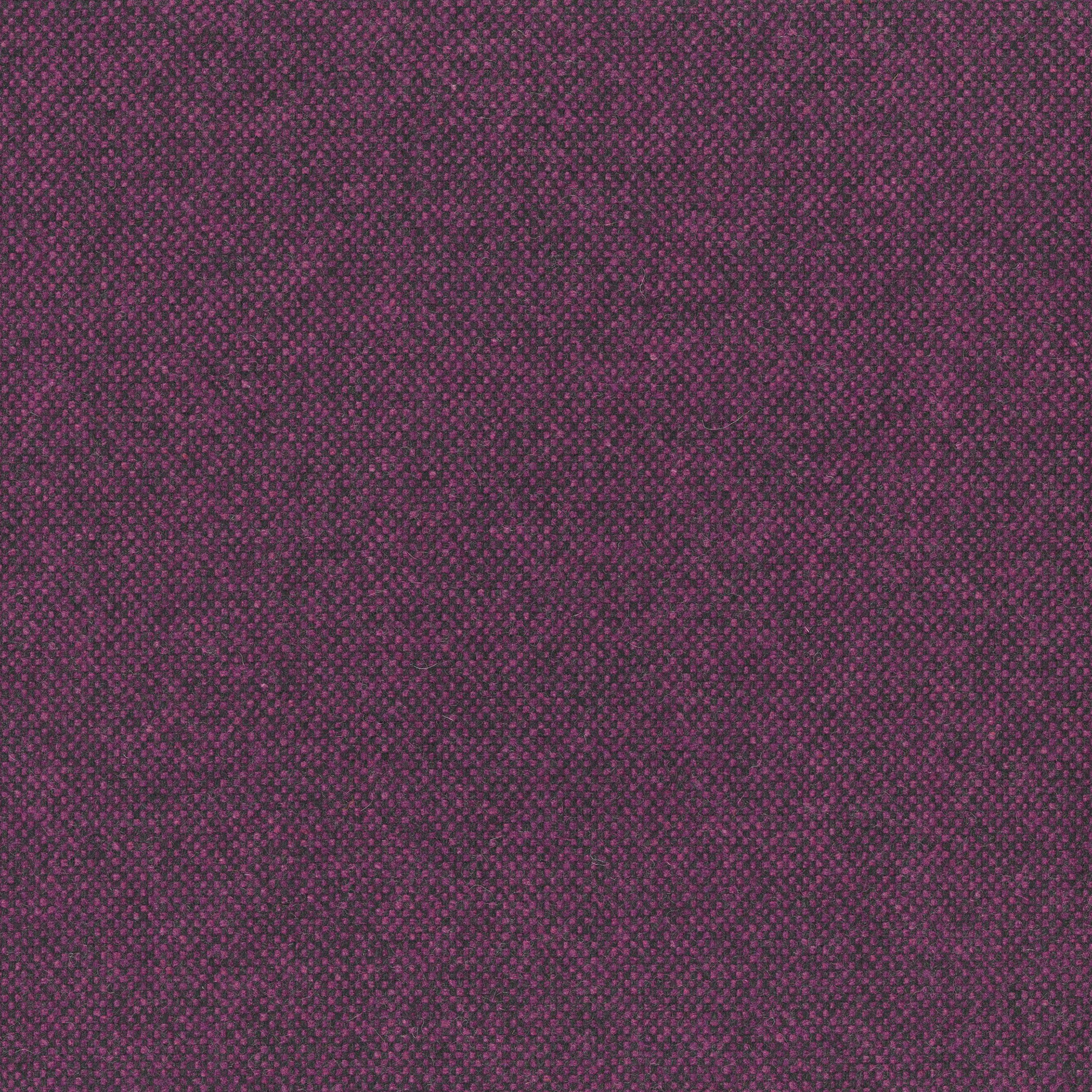 1556-12 Loch - Plum Swatch