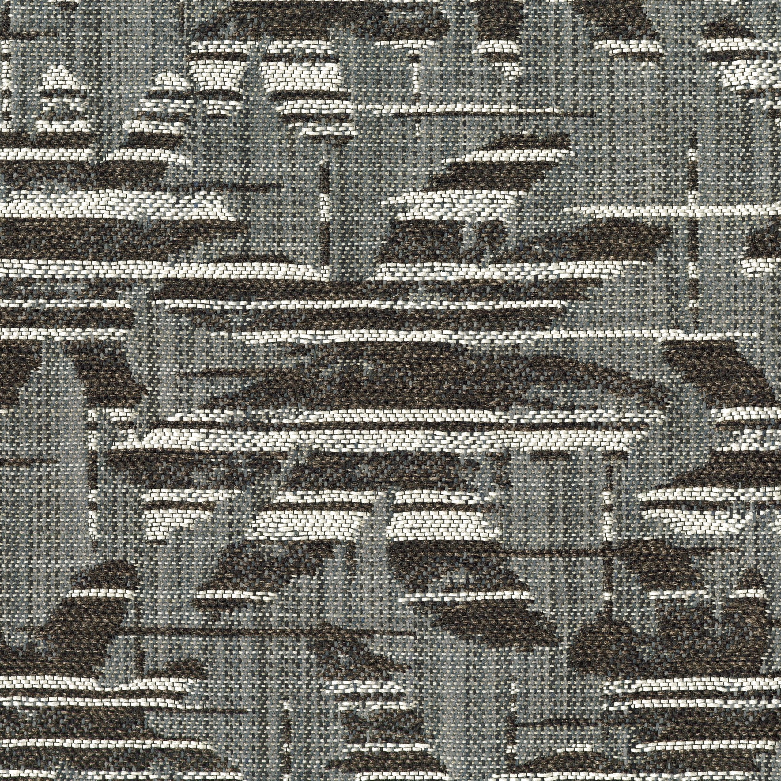 4375-04 Beallara - Tuxedo Cat Swatch