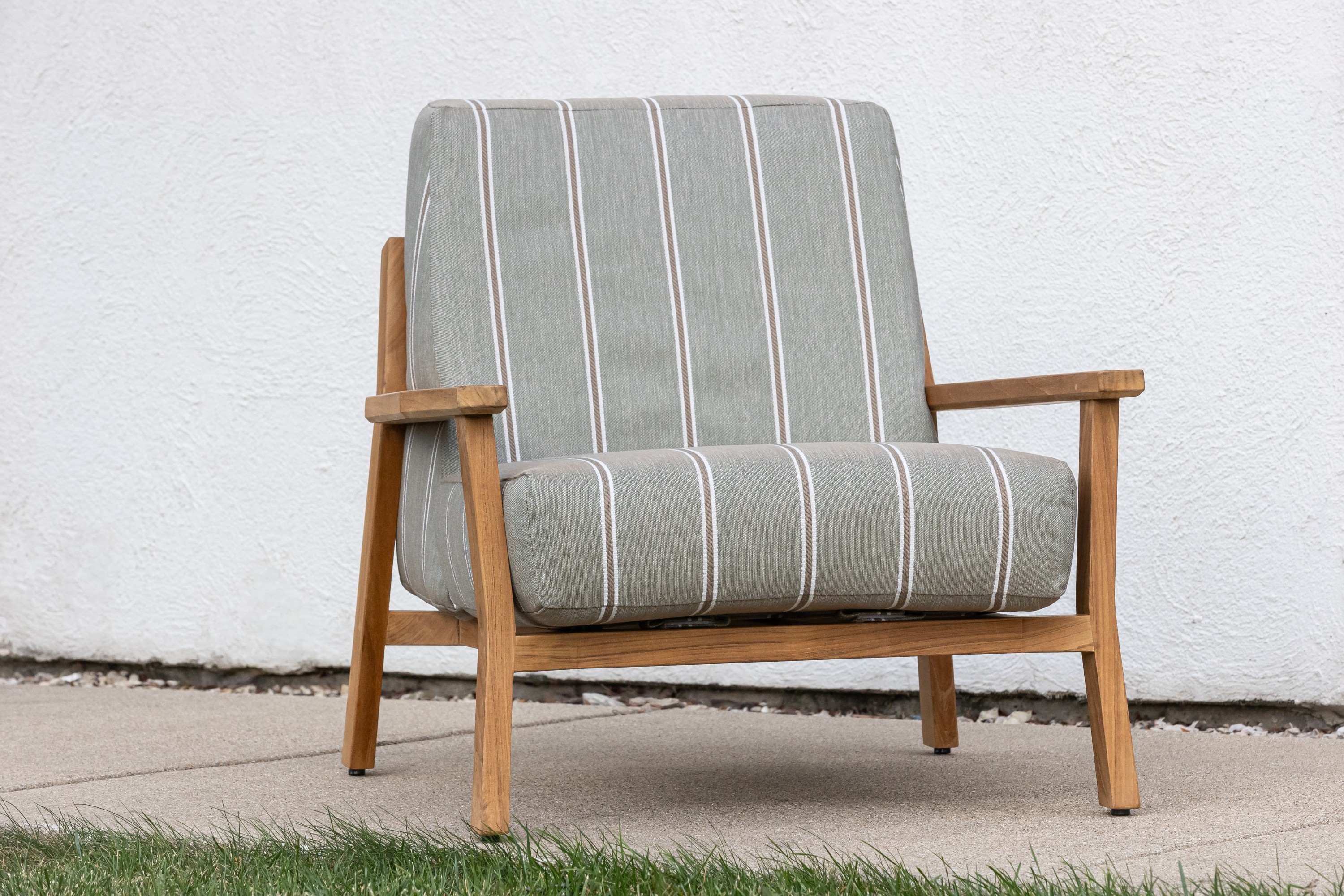 1216-04 Yori Aerophyte, 9660-03 Pappus Beige Lop Installation Image