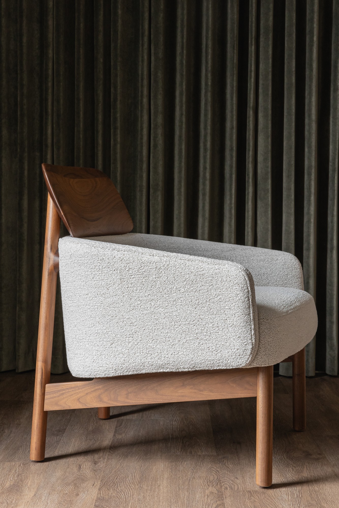 1289-01 Counterpoint Alpine Cloud, 7571-09 Lenis Rubber Tree Installation Image