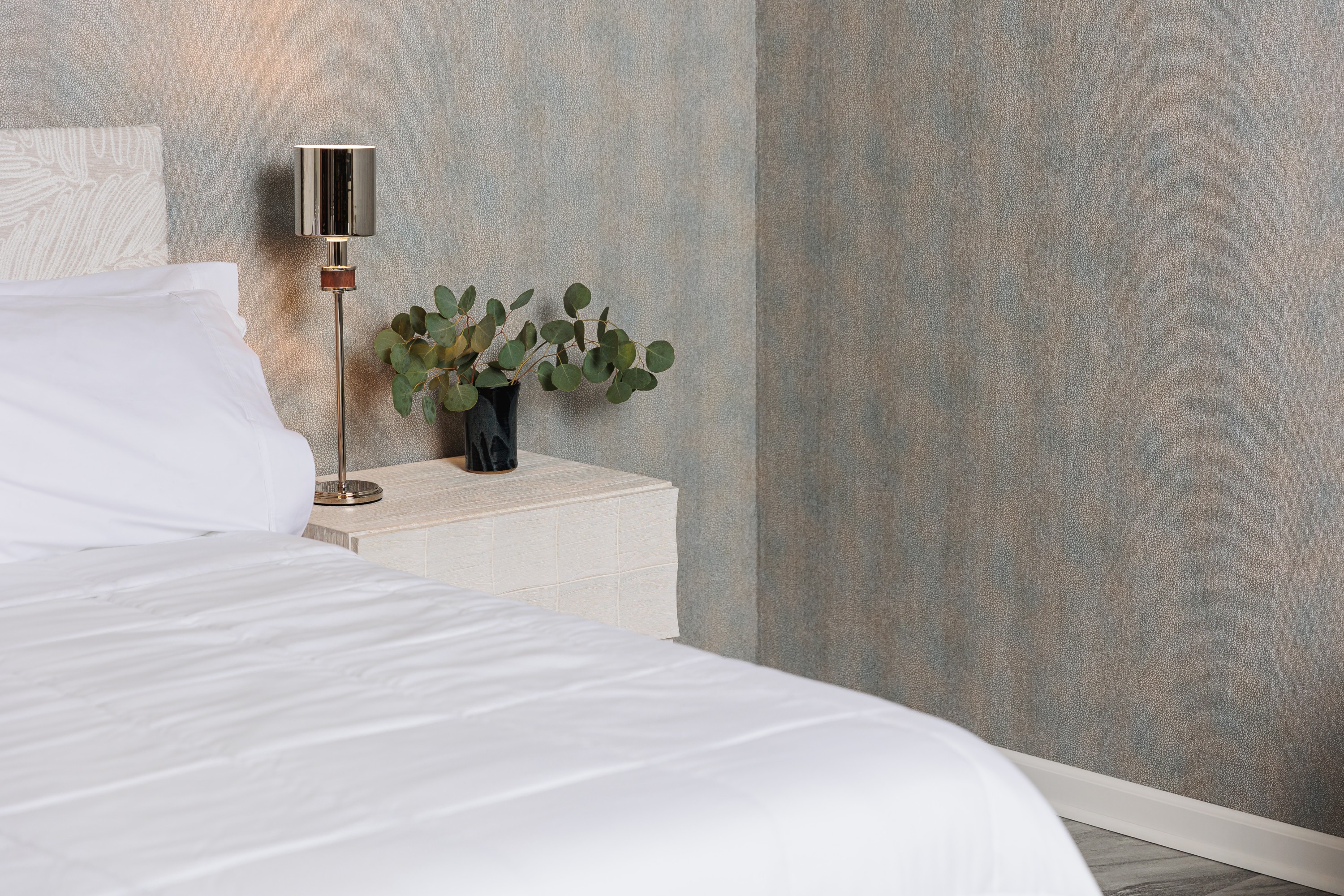 1341-01 Ballad Cremello, V108-08 Prosecco Butterfly Ray Installation Image