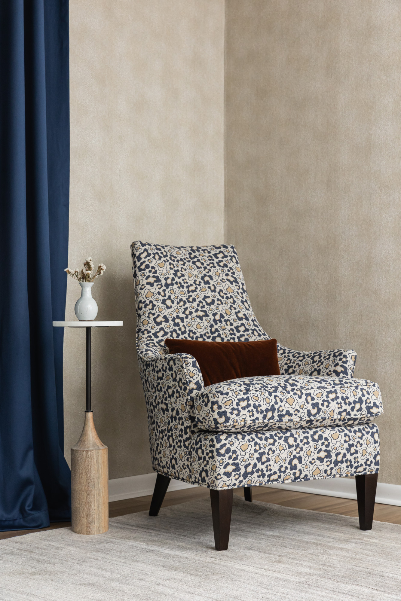 2328-04 Tulliana - Blue Heron, 4250-11 Gem - Fire Opal, 4705-15 Hint - Blueprint, V108-03 Prosecco – Champagne Toast Installation Image