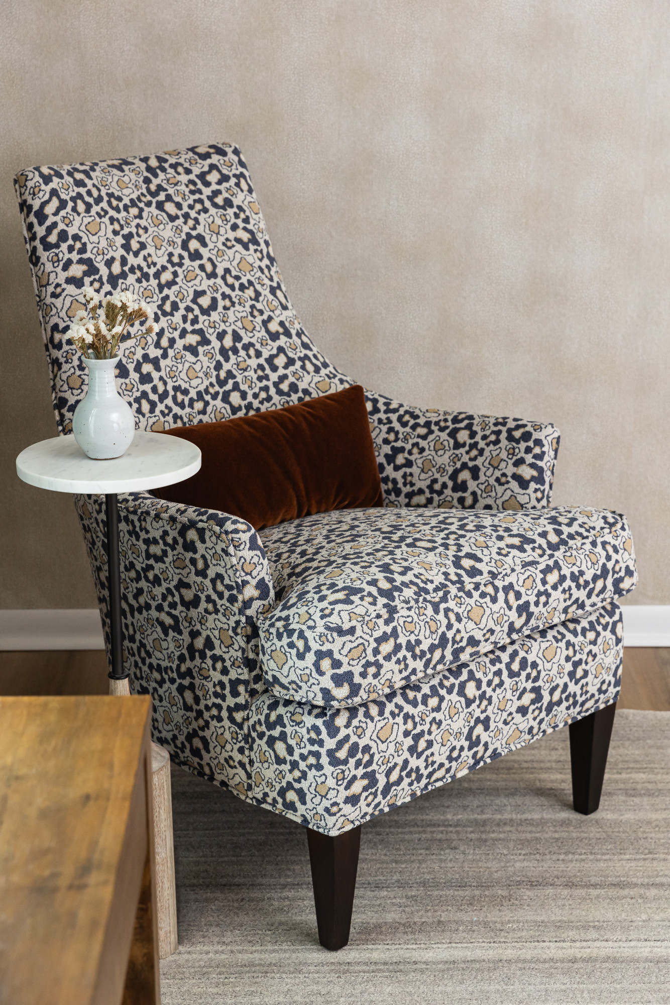 2328-04 Tulliana  - Blue Heron, 5515-11 Empire - Burnt Orange, V108-03 Prosecco – Champagne Toast Installation Image