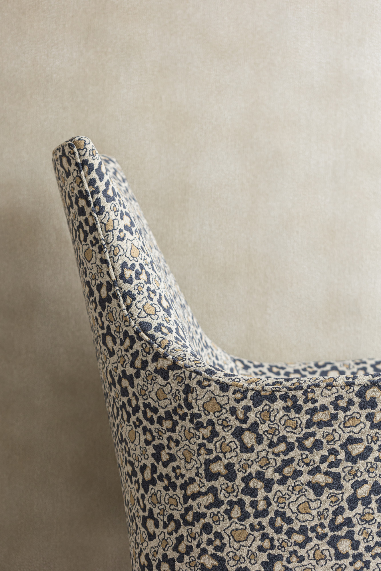2328-04 Tulliana  - Blue Heron, V108-03 Prosecco – Champagne Toast Installation Image