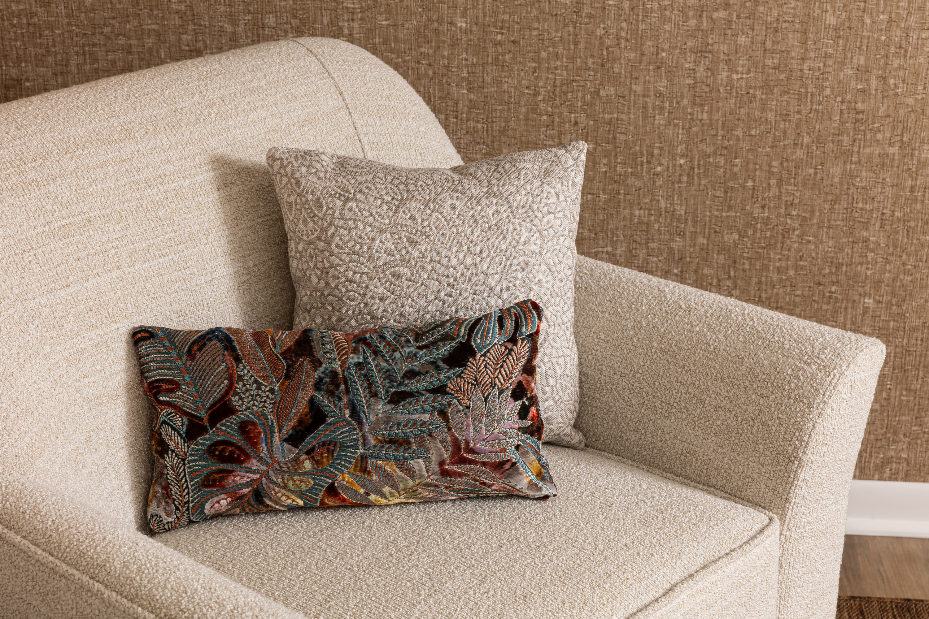 2353-01 Catnap Georgian Crystal, 5014-01 Daintree Coral Bells, 8351-02 Lotus Sand Dunes, V114-06 Catalonia Honey Granola Installation Image