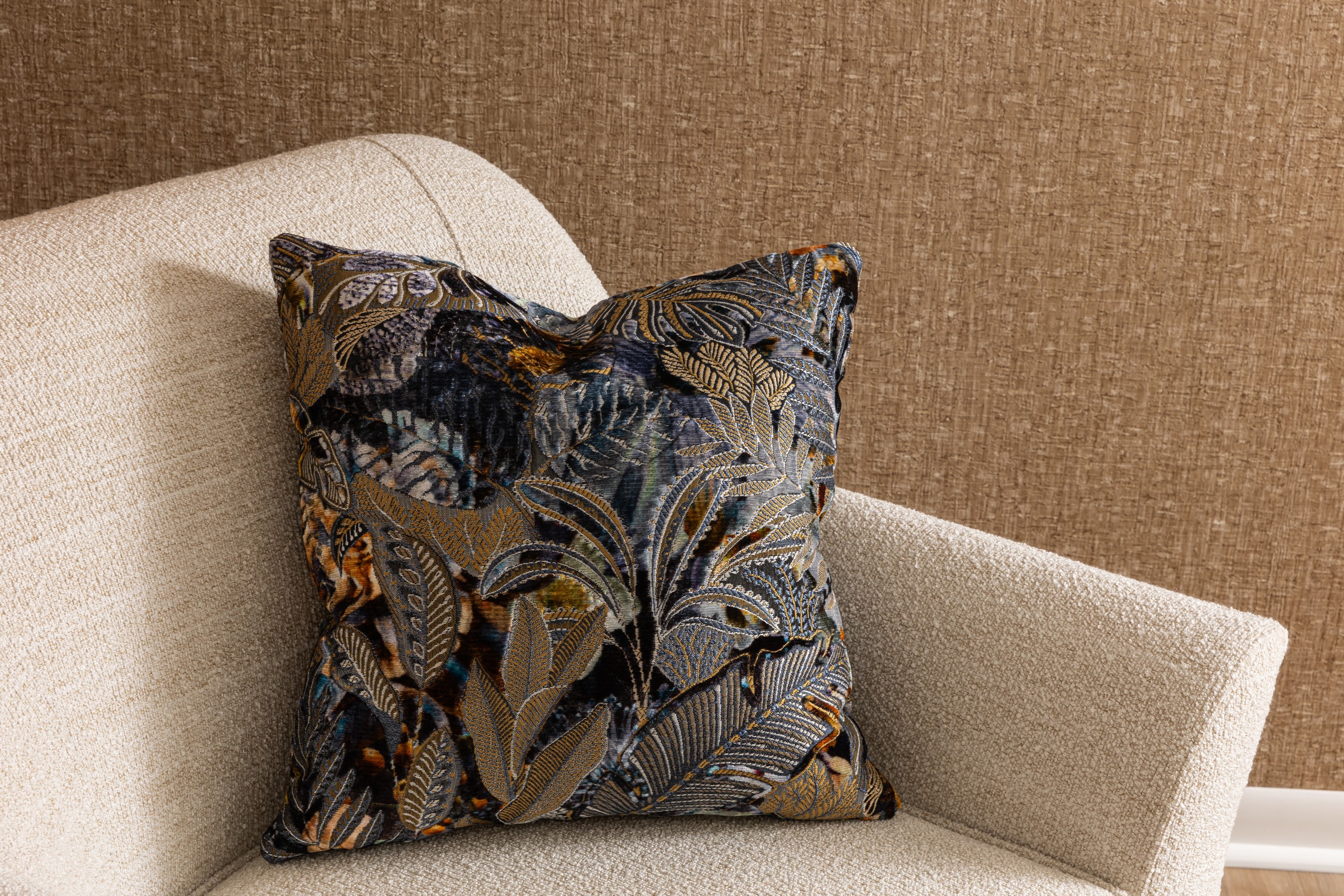 2353-01 Catnap Georgian Crystal, 5014-02 Daintree Blue Flax, V114-06 Catalonia Honey Granola Installation Image