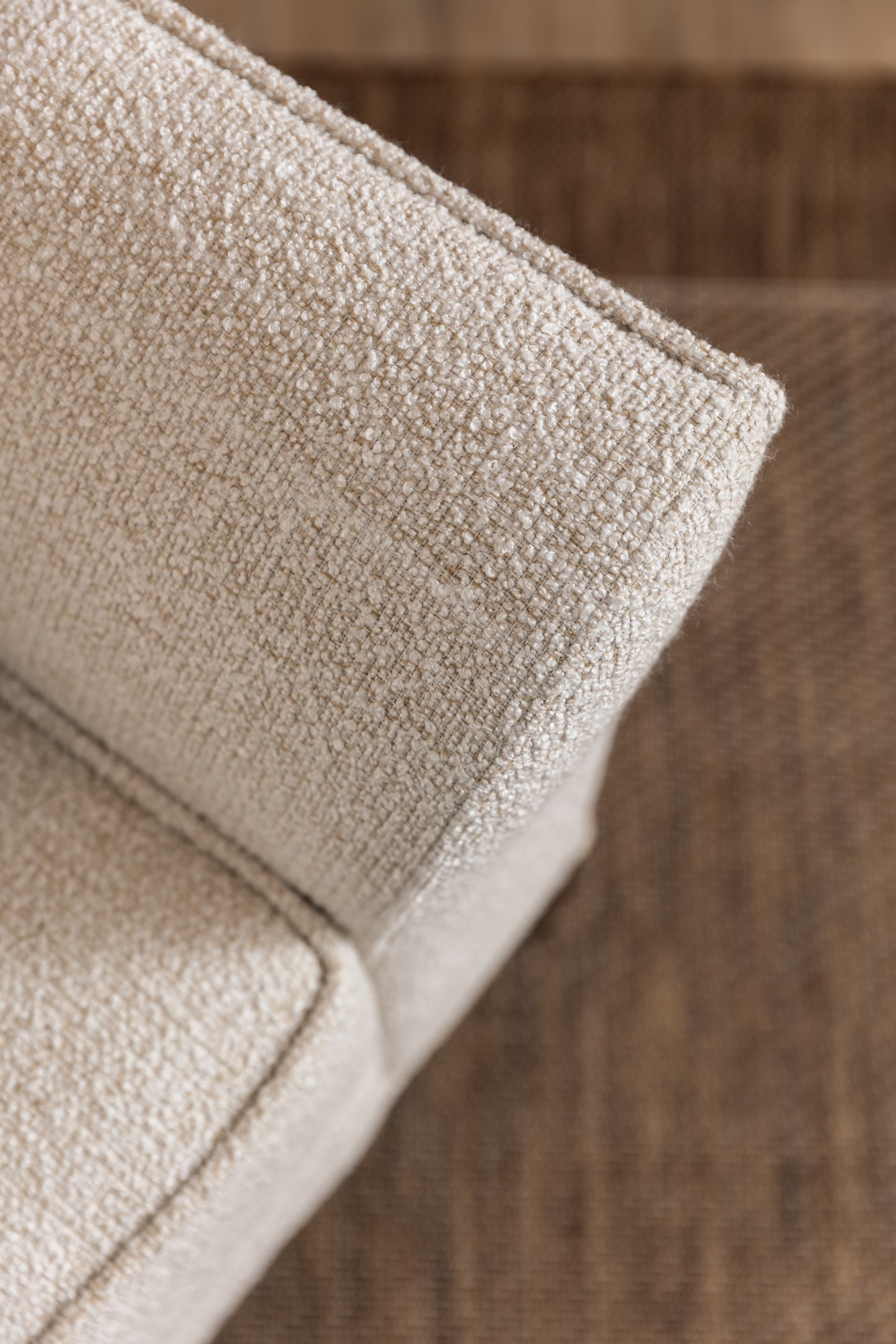 2353-01 Catnap Georgian Crystal Installation Image