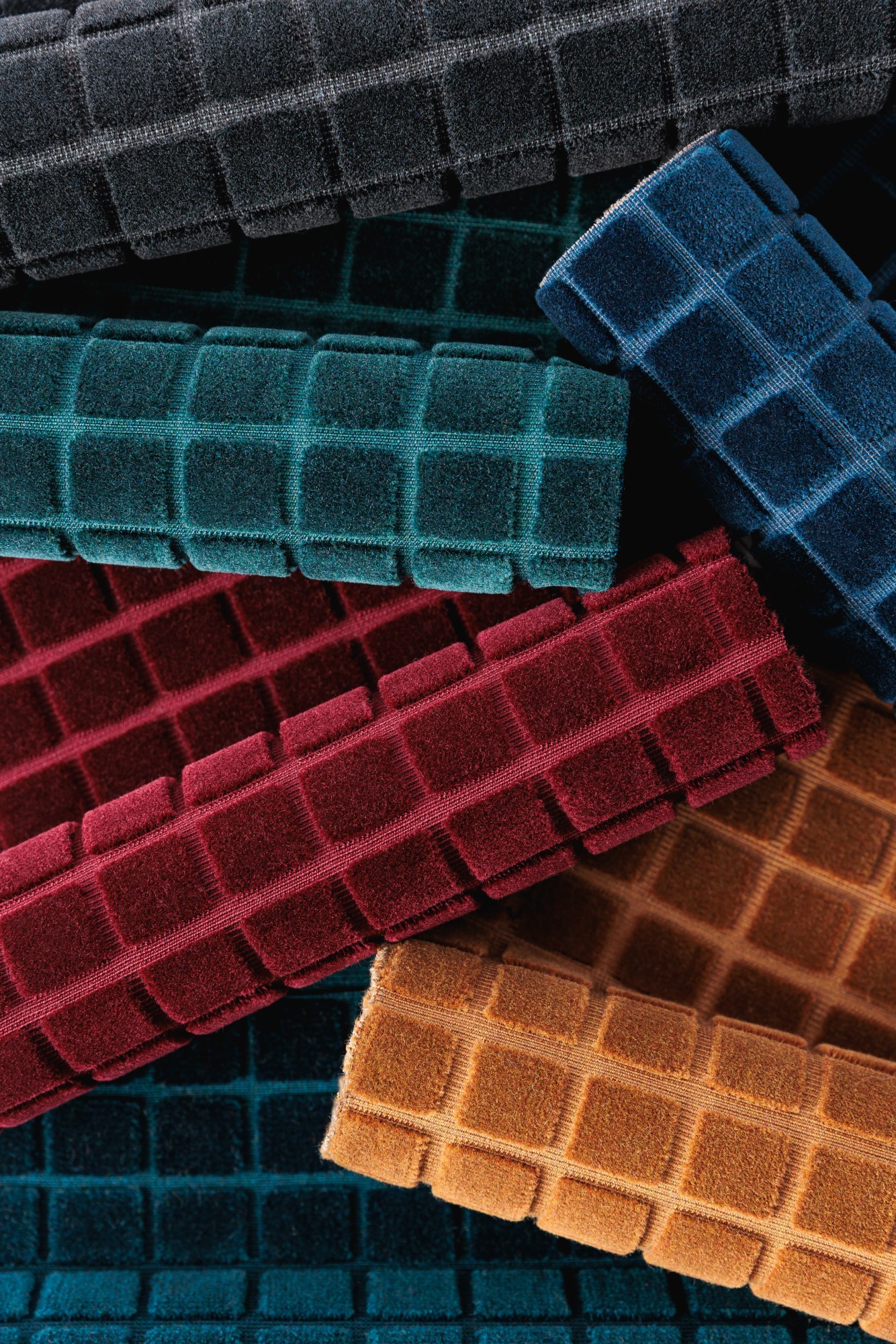 4261 Smalti Almost Black, Blue Grotto, Cadet Teal, Ruby, Amber, Zircon Product Image