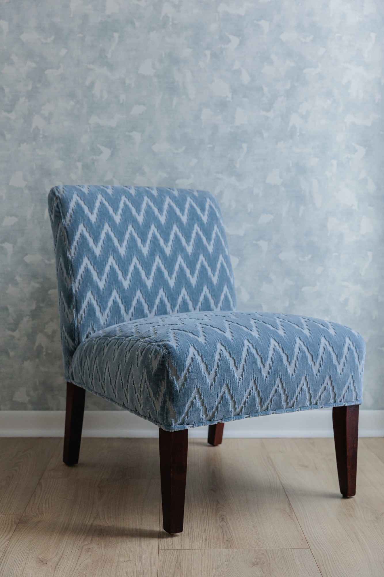 Brentano_4262 Andamento Skyline, V103-04 Hikaru Powder Blue Installation Image