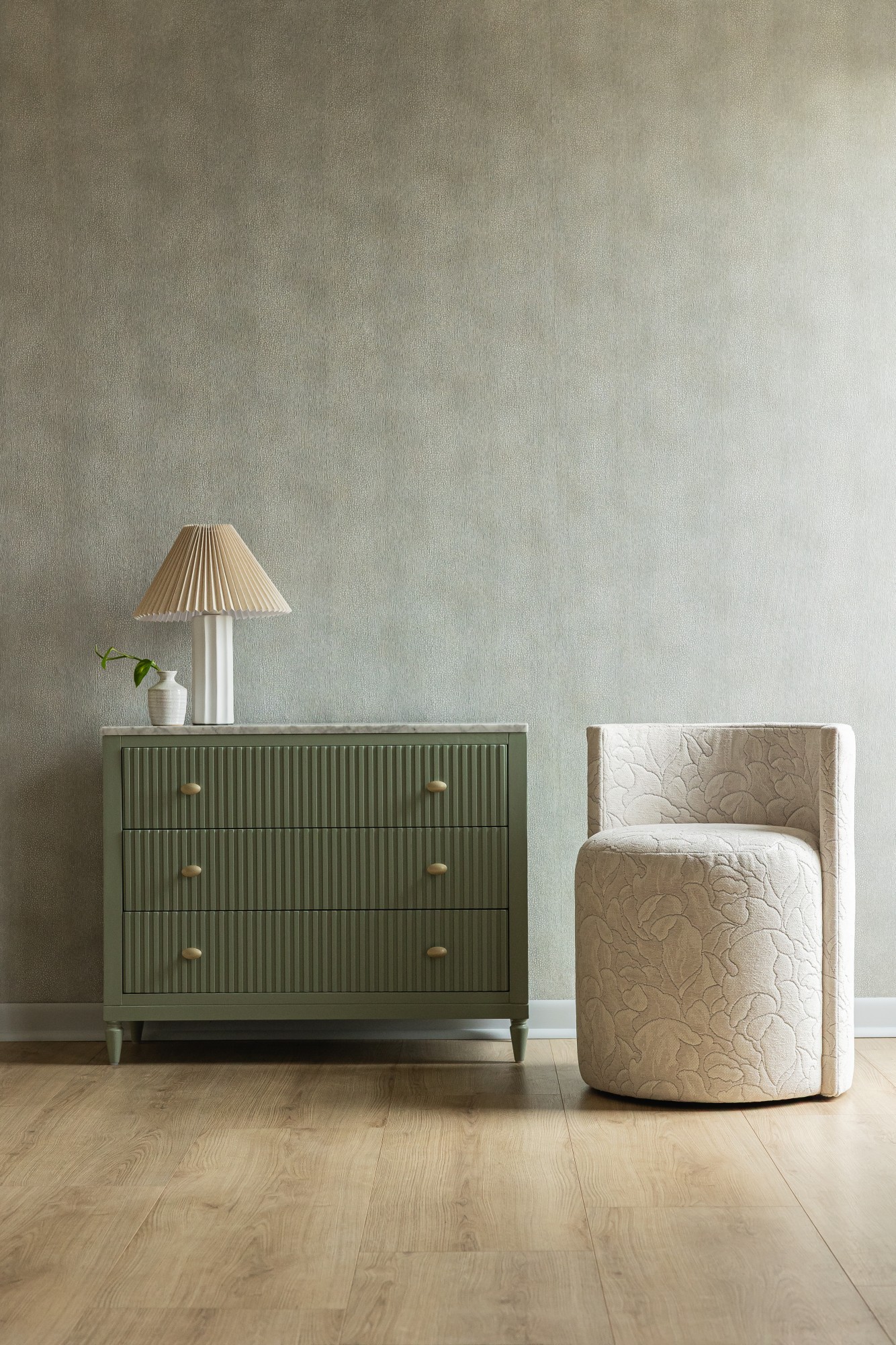 4355-01 Daylily Marzipan and V108-06 Prosecco Blue Gourami Installation Image