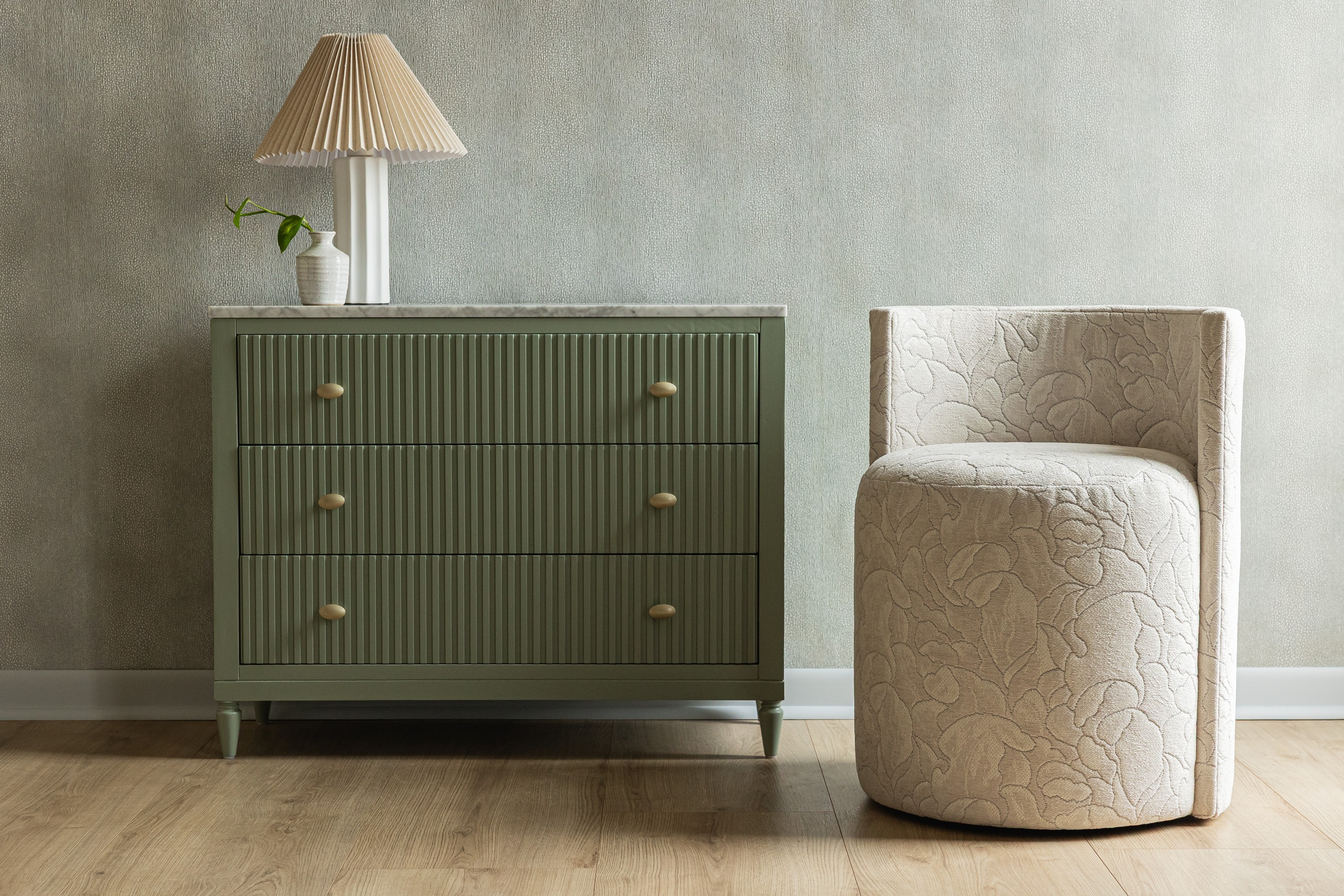 4355-01 Daylily Marzipan and V108-06 Prosecco Blue Gourami Installation Image