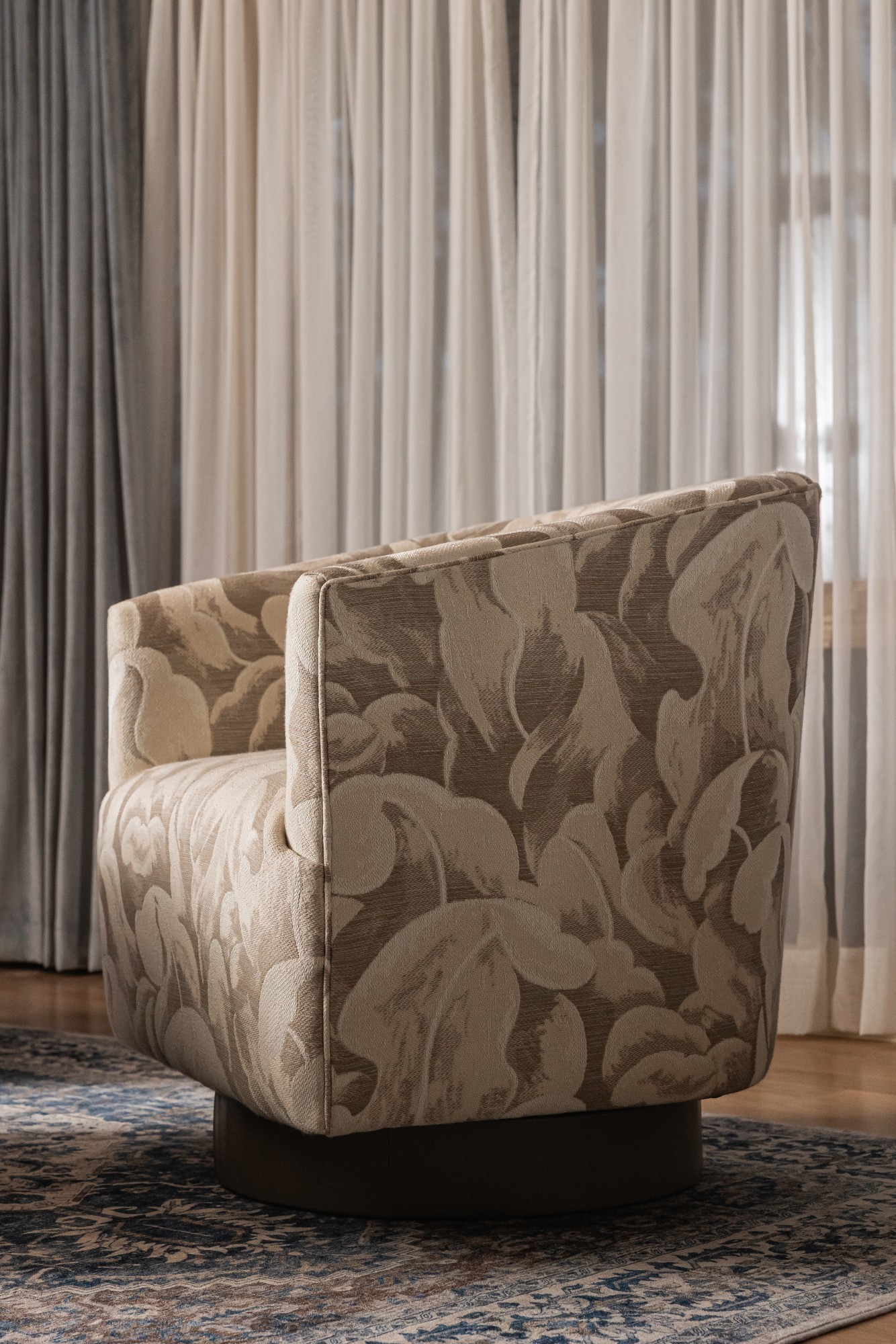 4357-01 Nightbloomer Coastal Dunes, 9404-11 Ravenswood Oakley and 7571-07 Lenis Winter Dusk Installation Image