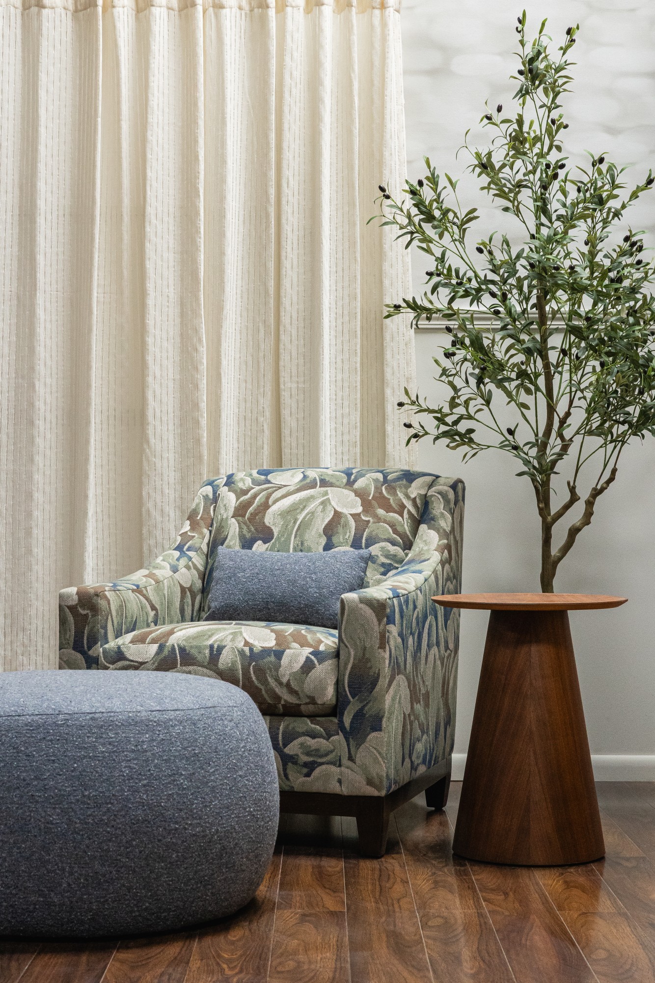 4357-07 Nightbloomer Cattail, 7306-07 Hawthorn Bangor Blue, 3110-02 Circadian Coquito Installation Image