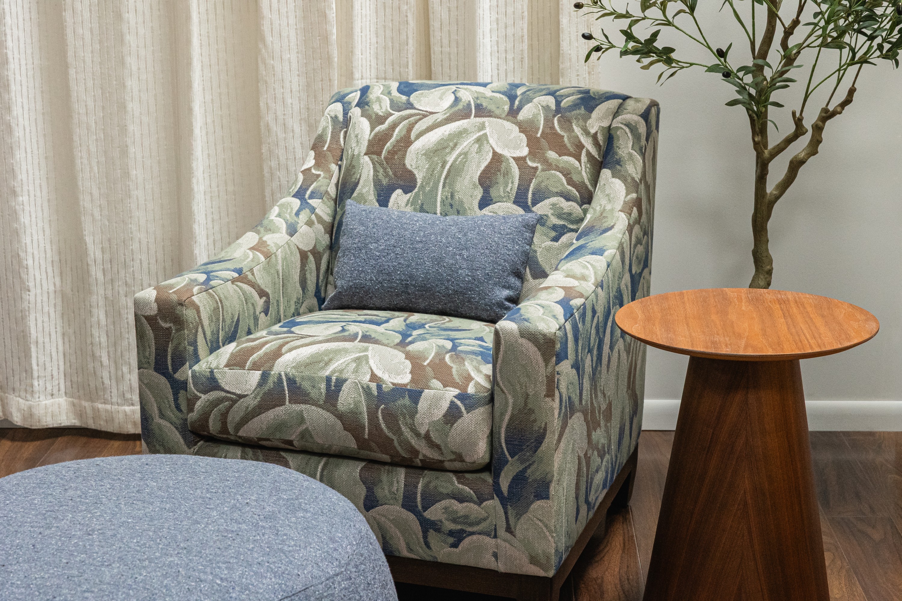 4357-07 Nightbloomer Cattail, 7306-07 Hawthorn Bangor Blue, 3110-02 Circadian Coquito Installation Image