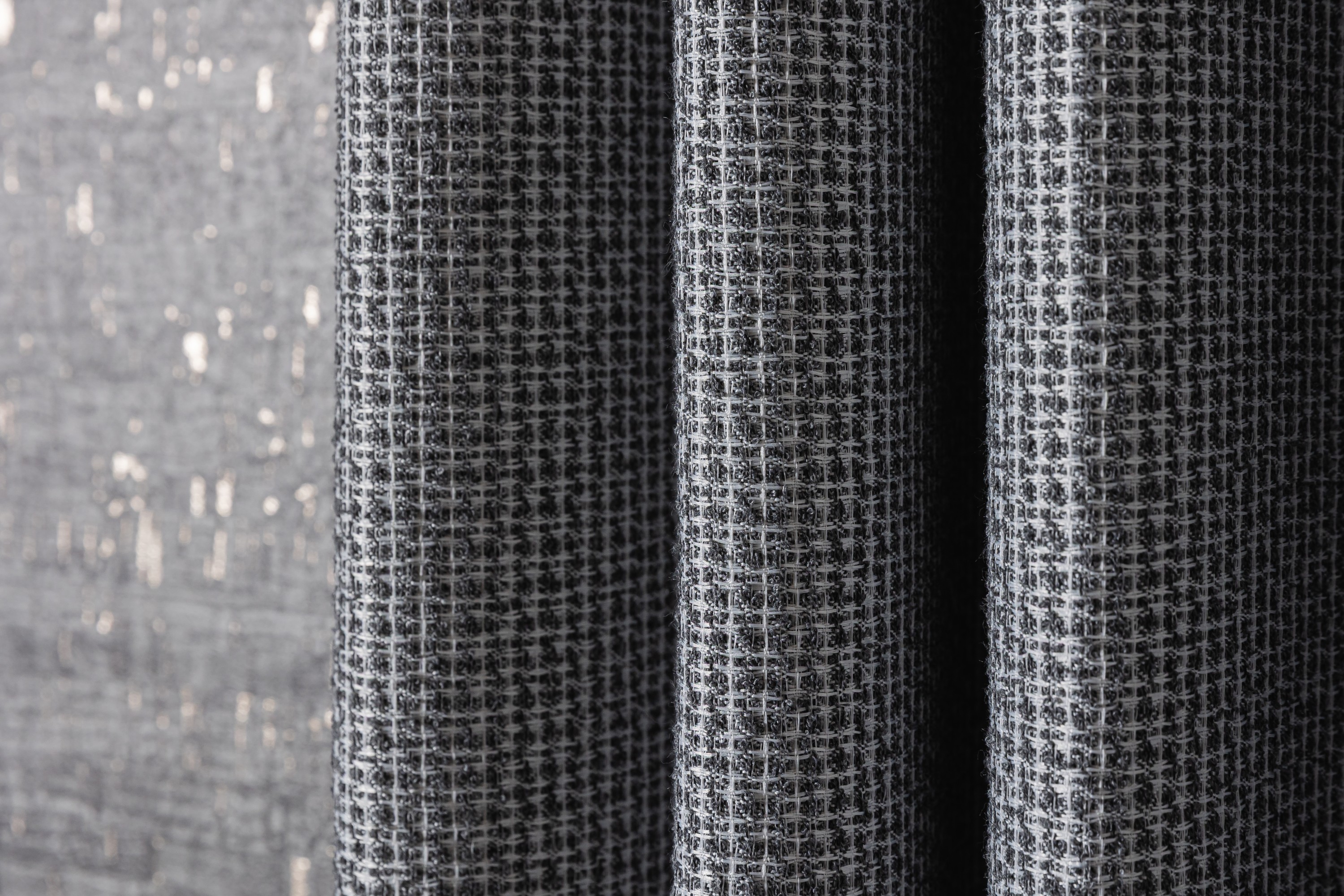 5390-05 Tycho Dutch Rabbit and V115-05 Montado Grey Gibbon Installation Image