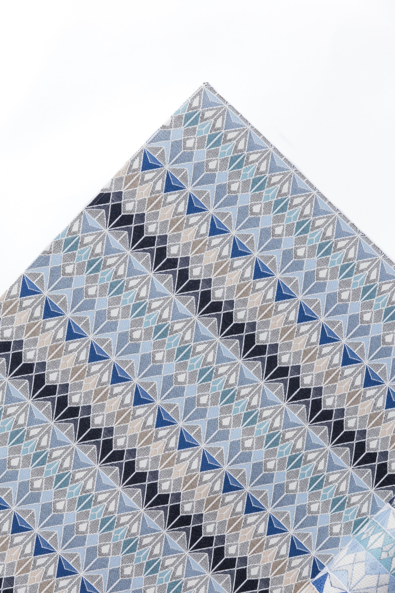 5831-01 Vitreum Santorni Hero Image