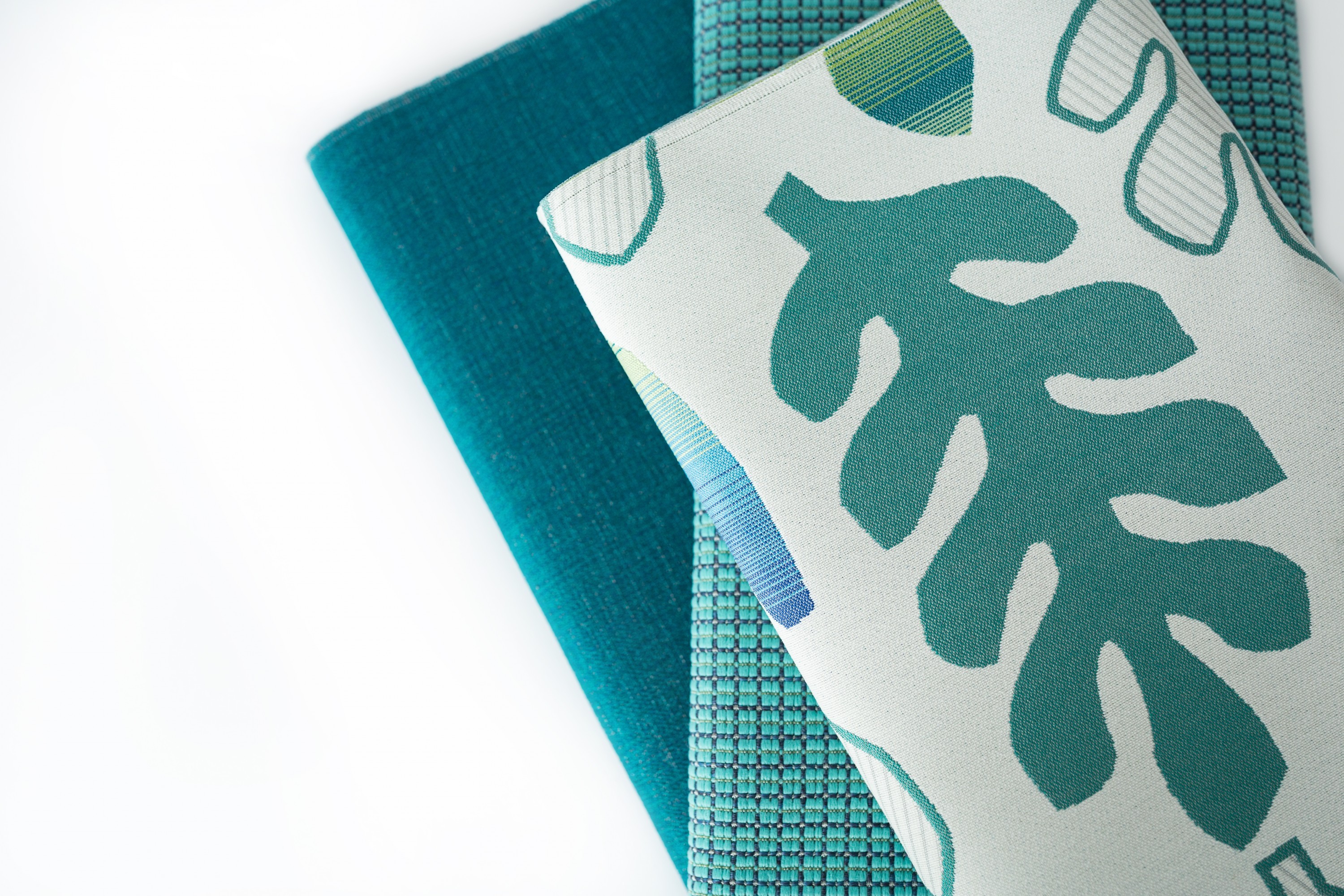 1210-07 Easel - Hummingbird, 5833-02 Still Life - Ferns and 5840-15 Palette - Phthalo Teal Hero Image