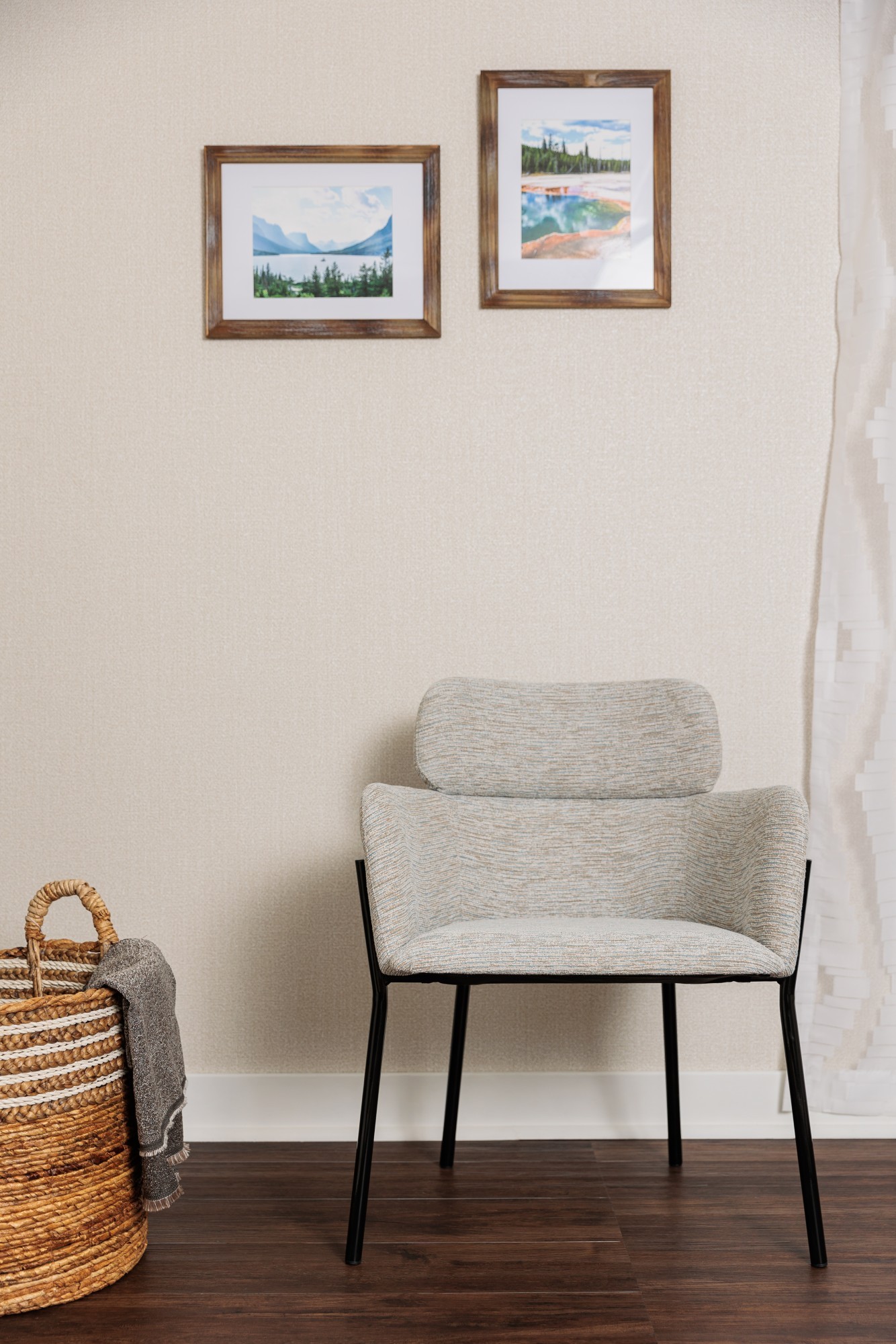 6574-02 Anastasia Winter, V106-02 Traverse Béchamel Installation Image