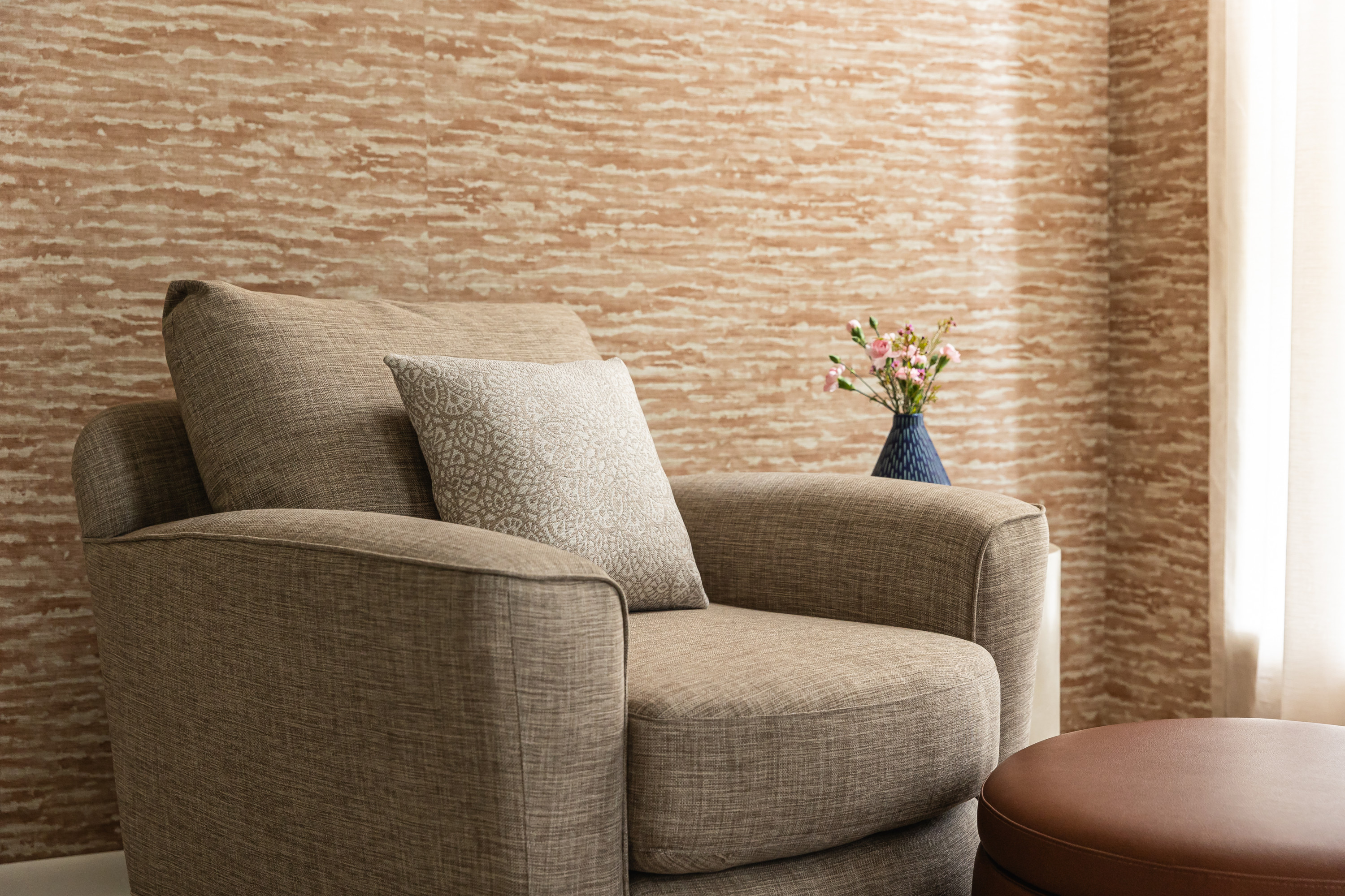 8353-04 Bower – Winter Wren, 8351-02 Lotus – Sand Dunes, 4244-08 Marvel - Burnt Sienna, V112-06 Guild - Autumn Rose Installation Image