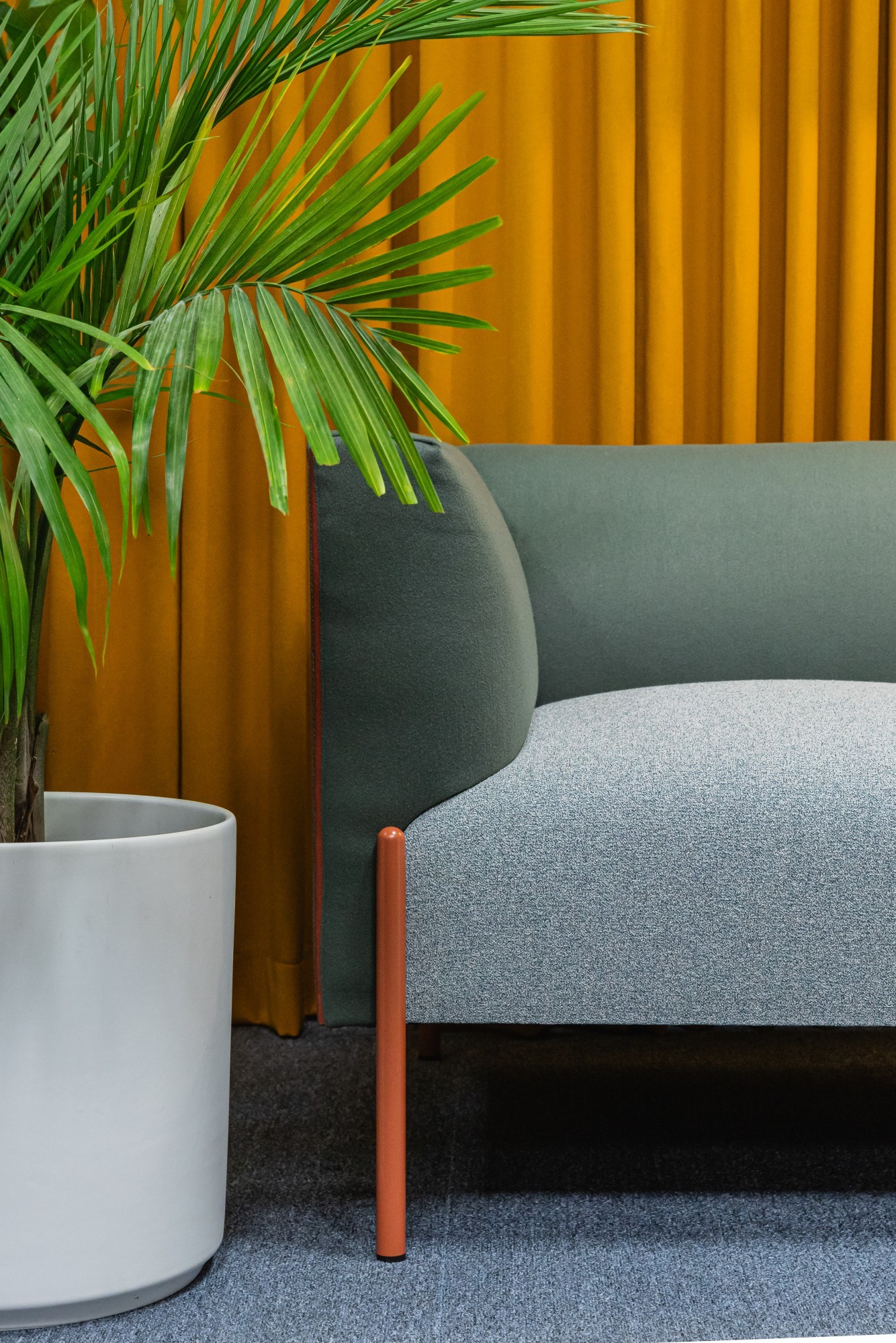 8390-08 Ajax - Bermuda, 7550-07 Avani - Halcyon Hosta, 4705-10 Hint - Wooden Pencil Installation Image