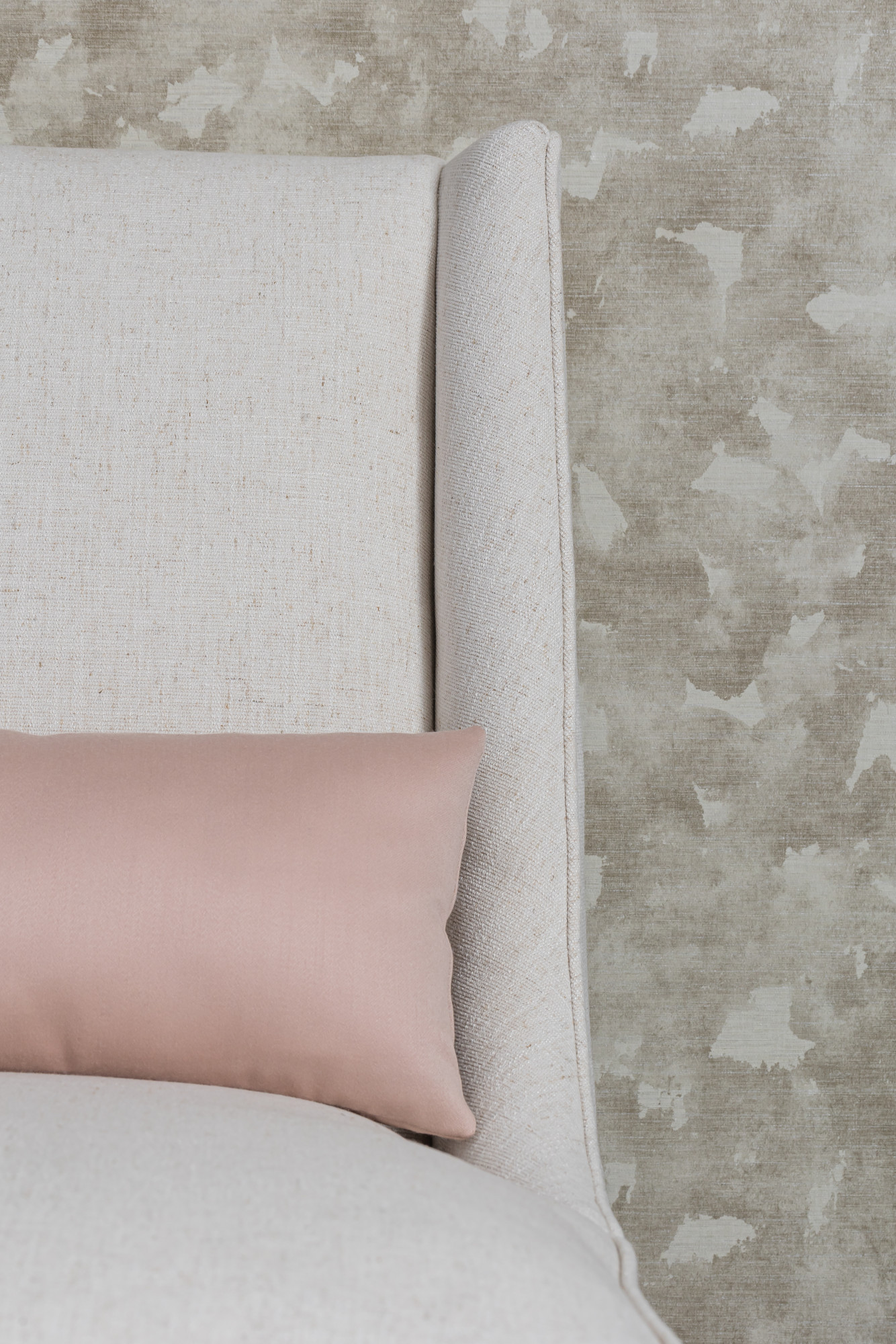 8710-01 Byzantina - Georgian Crystal, 4705-05 Hint - Blush Eraser, V103-05 Hikaru - Crested Lark Installation Image