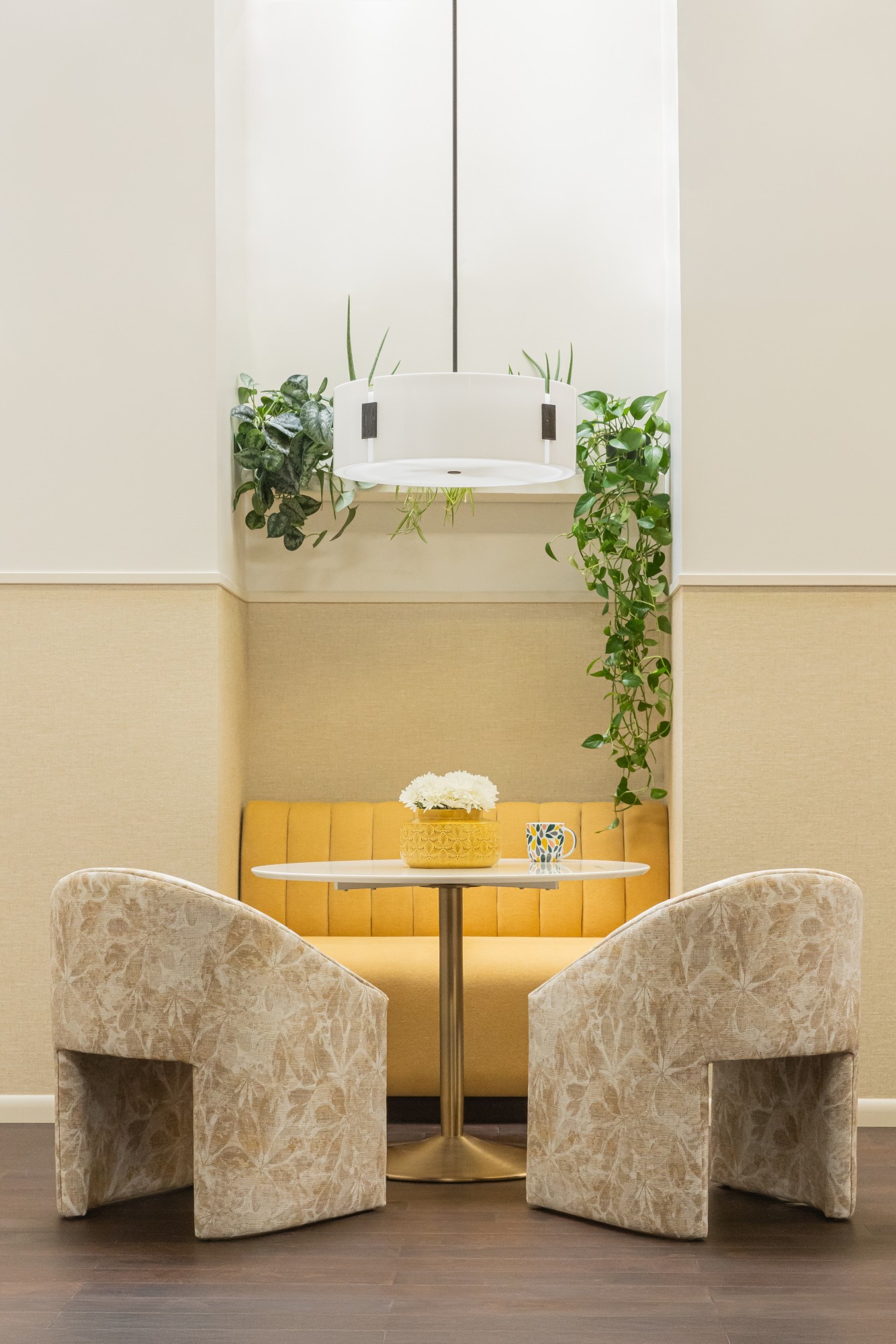 8712-03 Riley Cornbread, 5819-03 Vivaldi Mellow Yellow, V100-06 Chateau Macadamia Installation Image