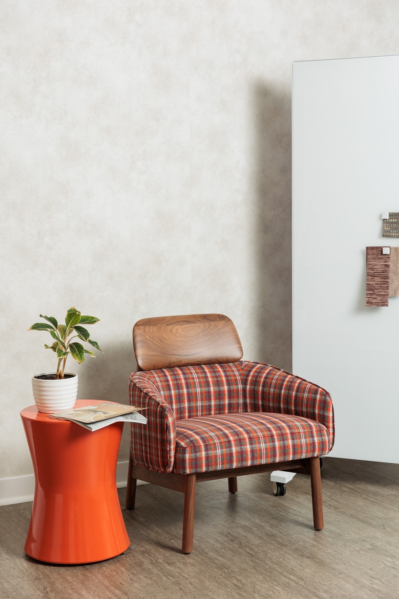 9651-05 Clockwork Redwood, V105-01 White Calcite Installation Image