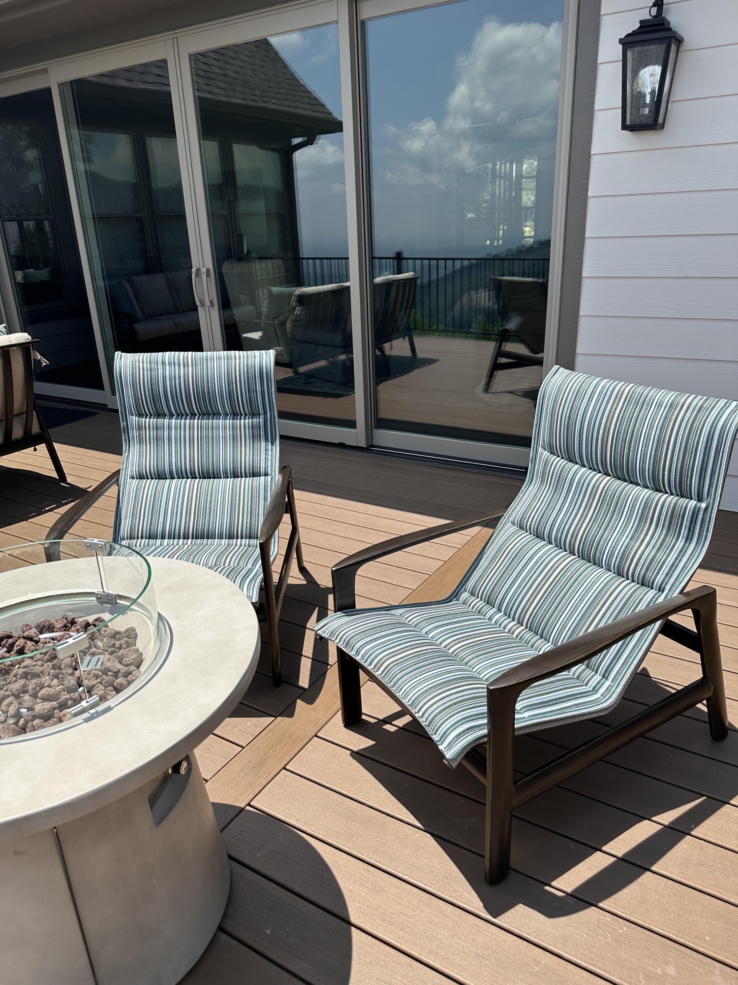 1253-05 Archie - Teal Damselfly Installation Image