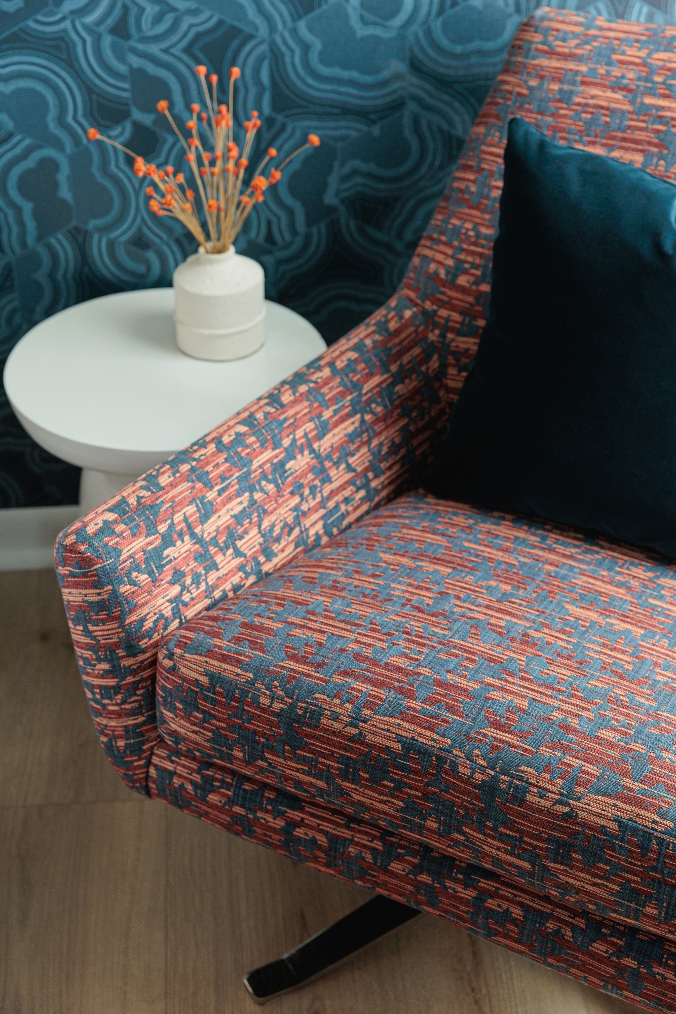 V102-05 Andromeda - Oceanside, 4373-08 Laelia Summer Nights, 4250-24 Gem - Topaz Installation Image