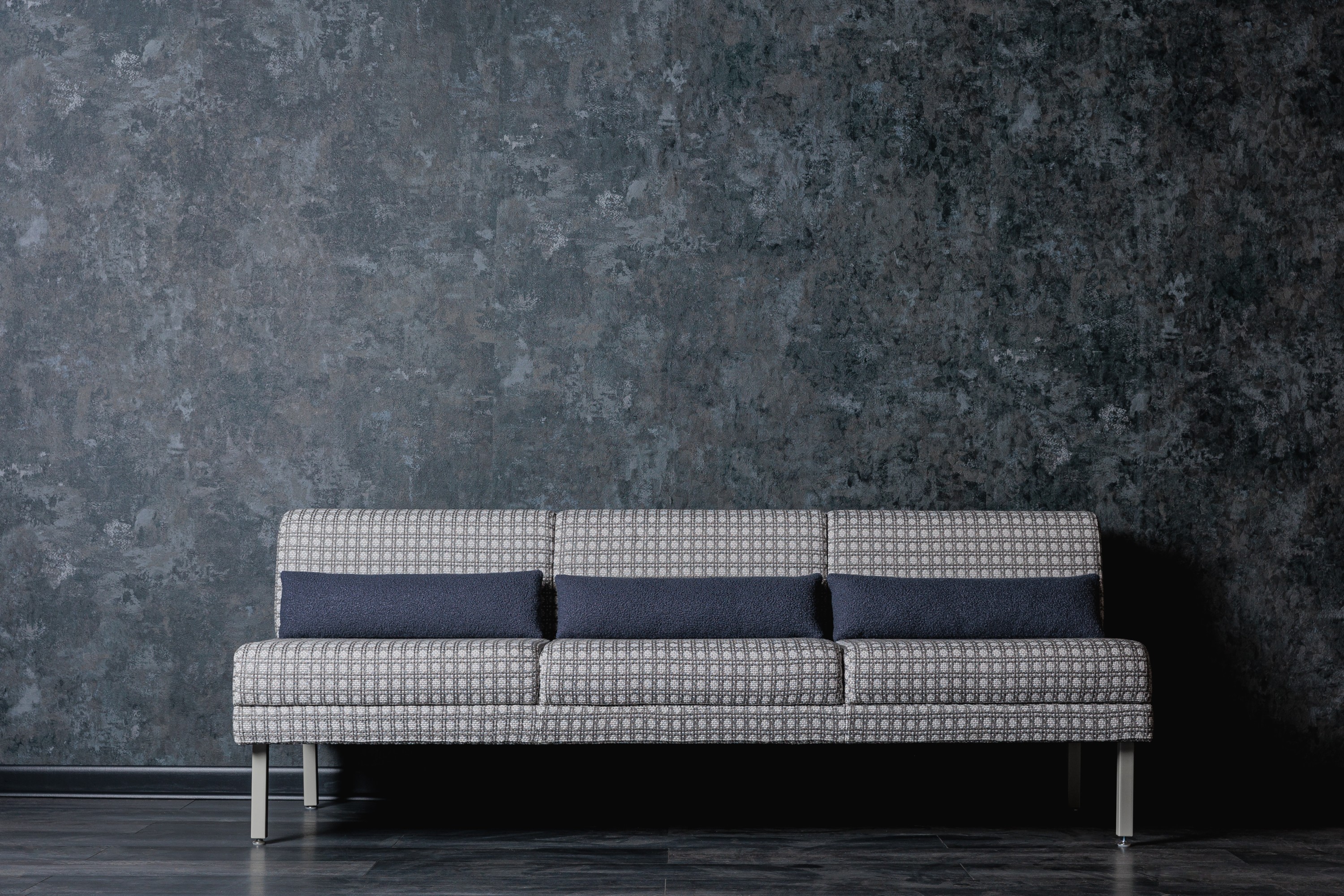 V111-09 Black Lava, 1345-03 Filbert Iron Gate, 7303-16 Huddle Charcoal Blue Installation Image