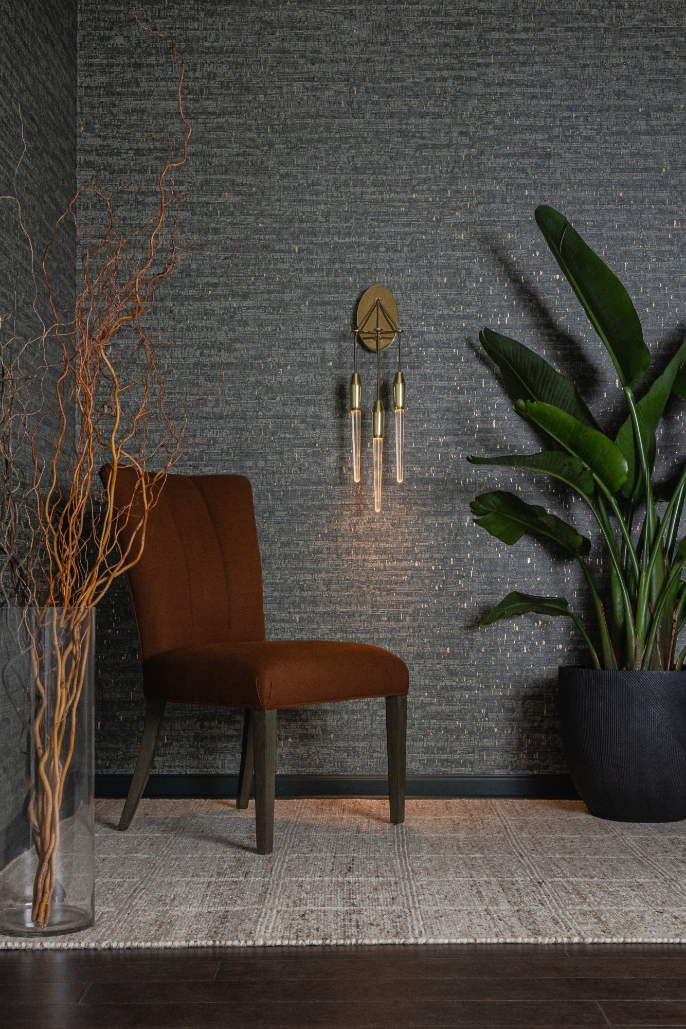 V115-06 Montado - Roscoelite, 7551-08 Dhara Orangutan Installation Image