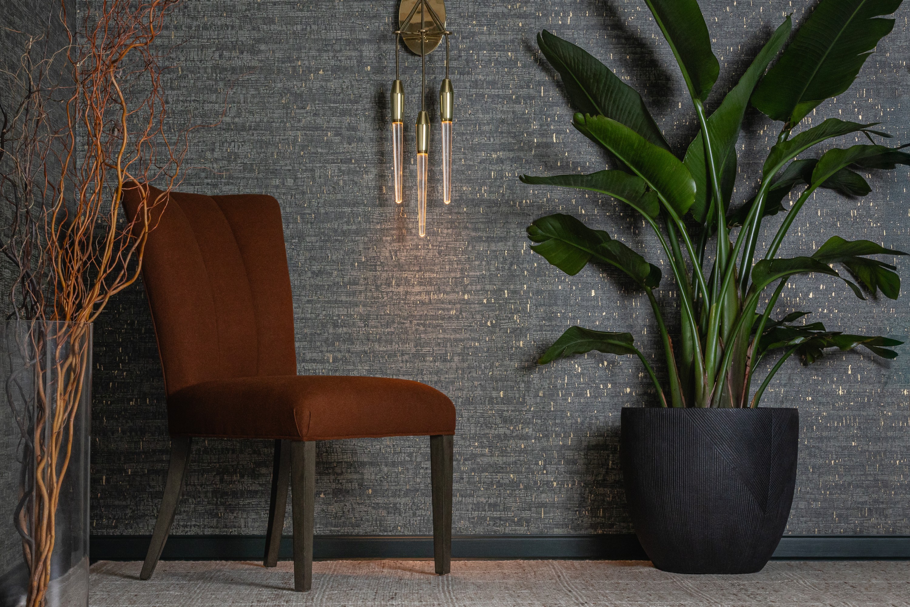 V115-06 Montado - Roscoelite, 7551-08 Dhara Orangutan Installation Image