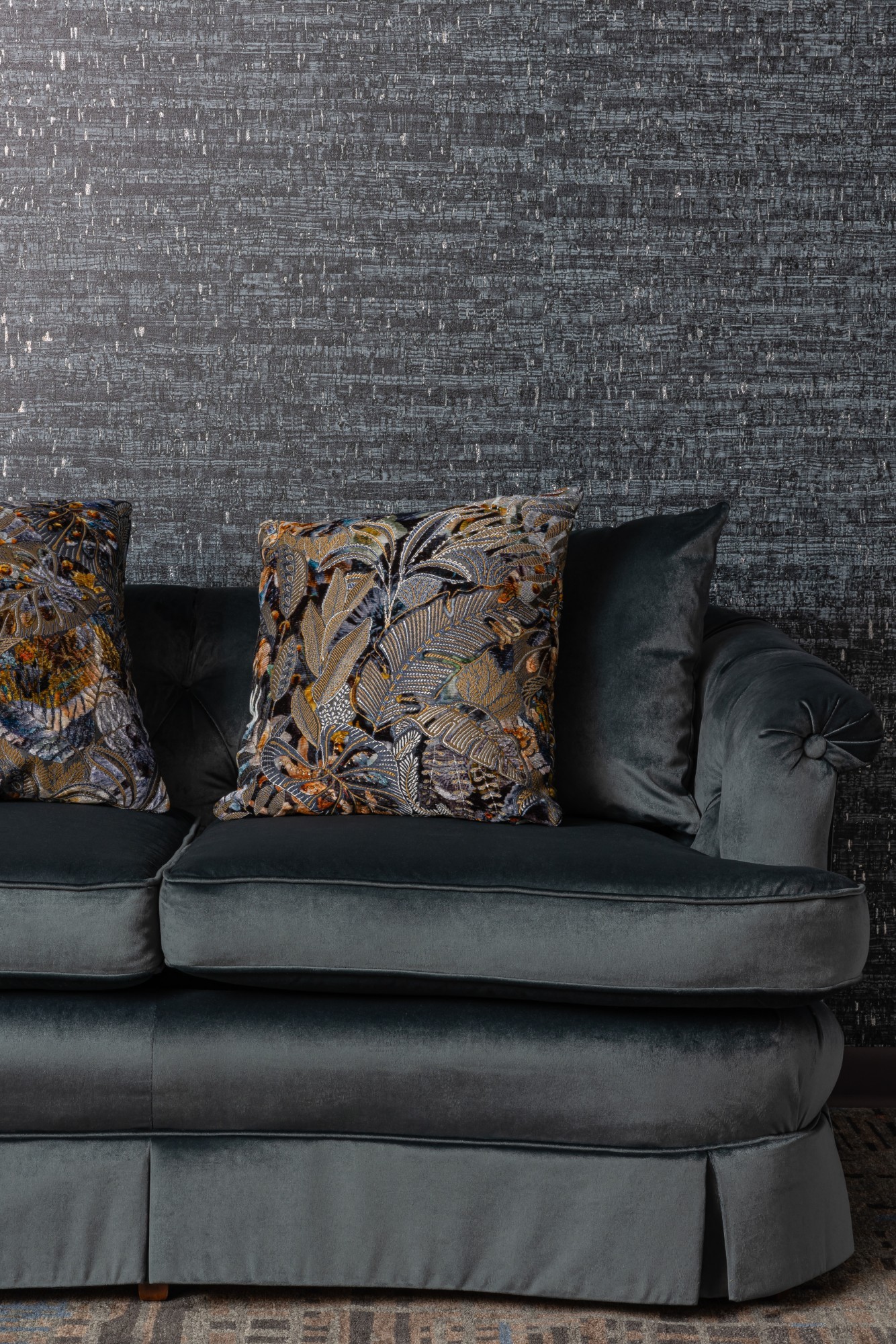 V115-08 Montado Deep Dive, 5014-02 Daintree Blue Flax, 7571-08 Lenis Beryl Installation Image