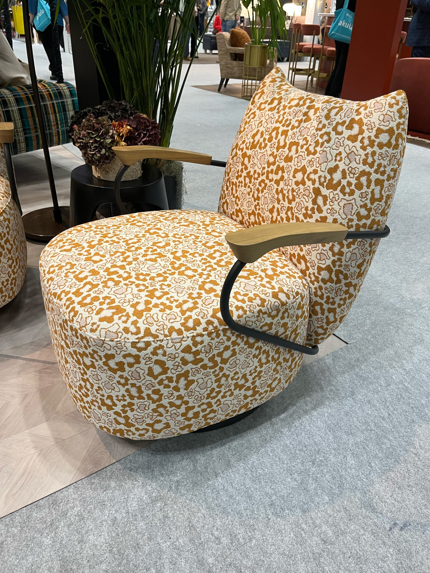 2328-03 Tulliana - Orange Tabby Installation Images