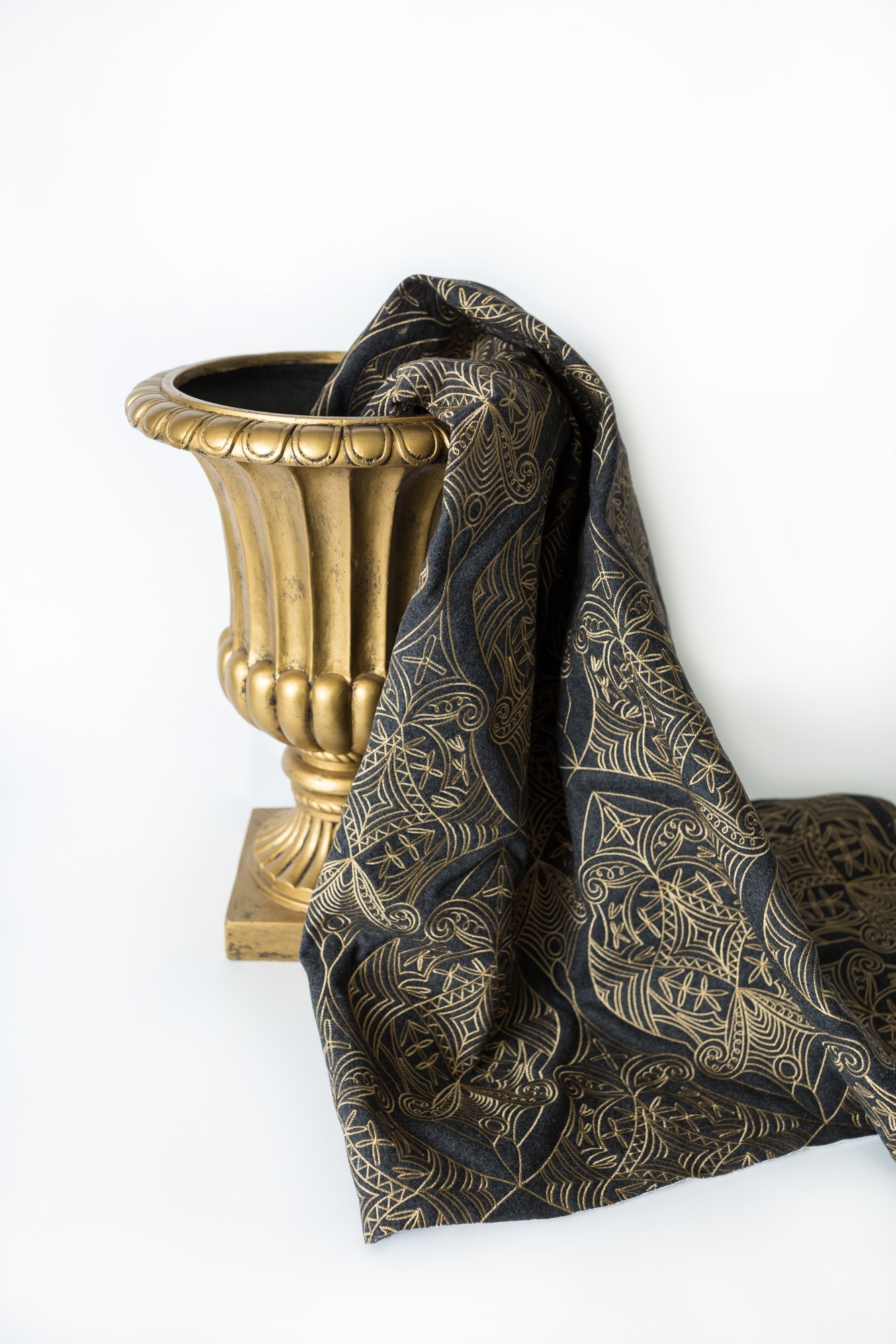 3811-05 Coronation - Whiskey Black Hero Image