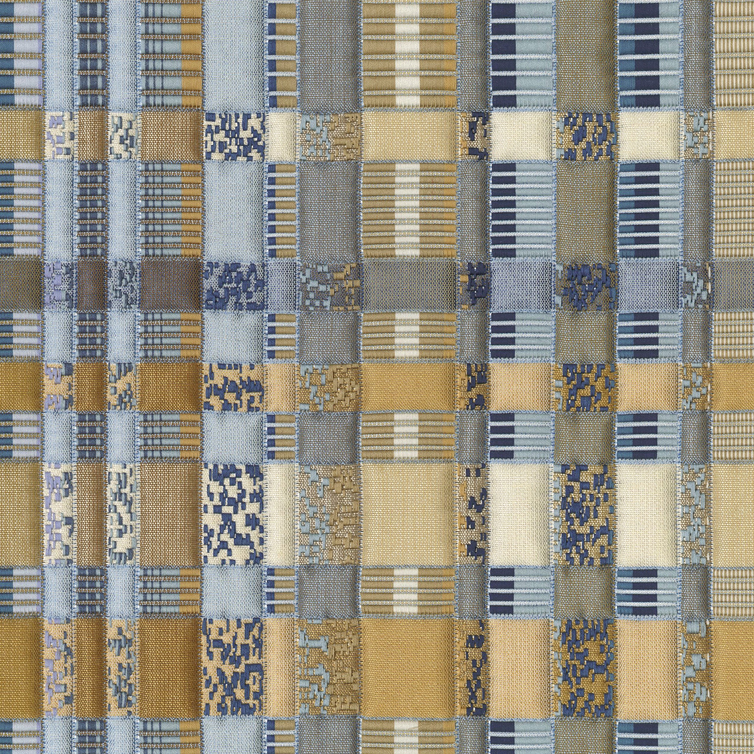 4516-02 Patchwork - Floating Lantern Swatch