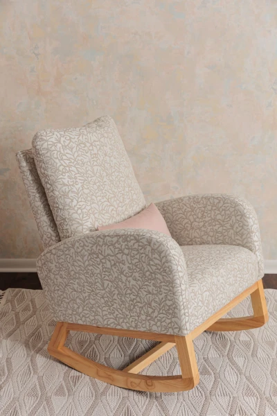 V111-04 Pastel Opal, 4374-02 Rosemary Rice Pudding, 4705-05 Hint Blush Eraser Installation Image