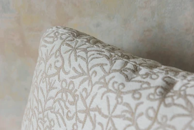 V111-04 Pastel Opal, 4374-02 Rosemary Rice Pudding Installation Image