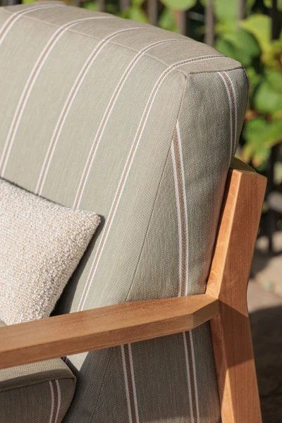 1216-04 Yori Aerophyte, 9660-03 Pappus Beige Lop Installation Image