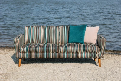 1253-08 Archie Bird of Paradise, 4237-12 Lutra Peacock, 1239-06 Cabana Pale Flamingo Installation Image