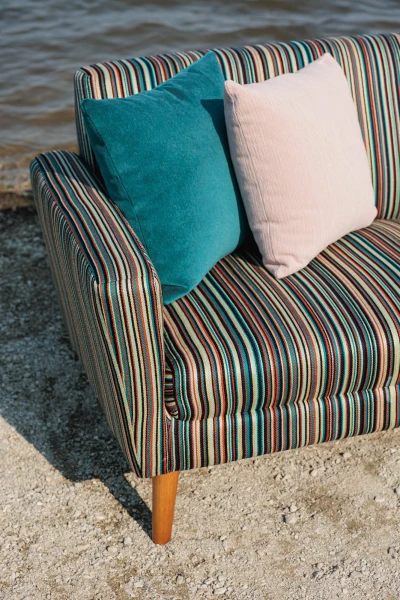 1253-08 Archie Bird of Paradise, 4237-12 Lutra Peacock, 1239-06 Cabana Pale Flamingo Installation Image