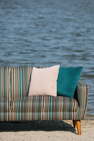 1253-08 Archie Bird of Paradise, 4237-12 Lutra Peacock, 1239-06 Cabana Pale Flamingo Installation Image