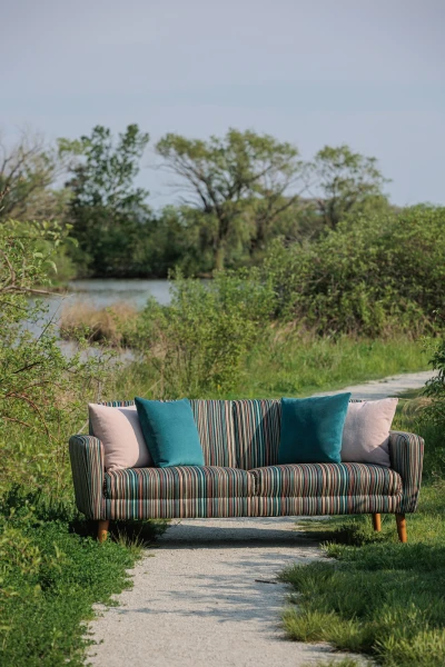 1253-08 Archie Bird of Paradise, 4237-12 Lutra Peacock, 1239-06 Cabana Pale Flamingo Installation Image