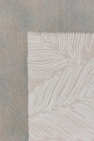 1341-01 Ballad Cremello, V108-08 Prosecco Butterfly Ray Installation Image