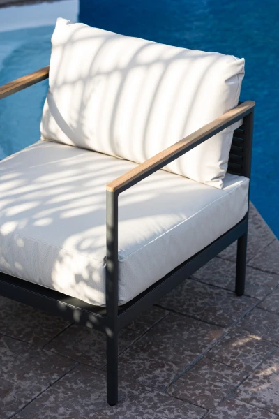 4245-02 Hush – Toasted Coconut Installation Image