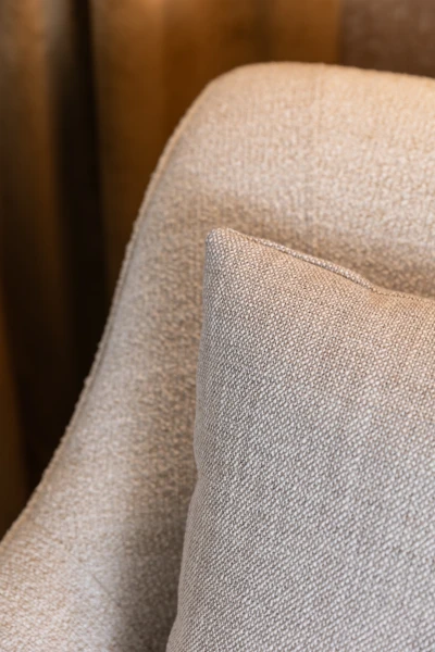 4319-02 Notes - London Fog, 2353-01 Catnap Georgian Crystal Installation Image