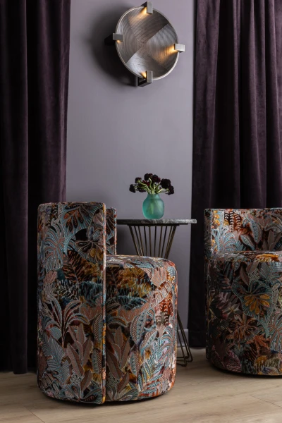 5014-01 Daintree Coral Bells, 7571-11 Lenis Black Bean Installation Image