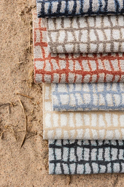 8392 Carmi Splendid Fairywren, Takin, Azalea Sphinx, Blue Calcite, Fettuccine Alfredo, Steel Bridge Hero Image